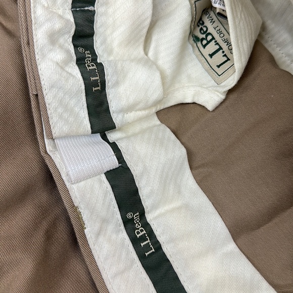 L. L. Bean Comfort Waist. 40x 30 - Picture 5 of 6